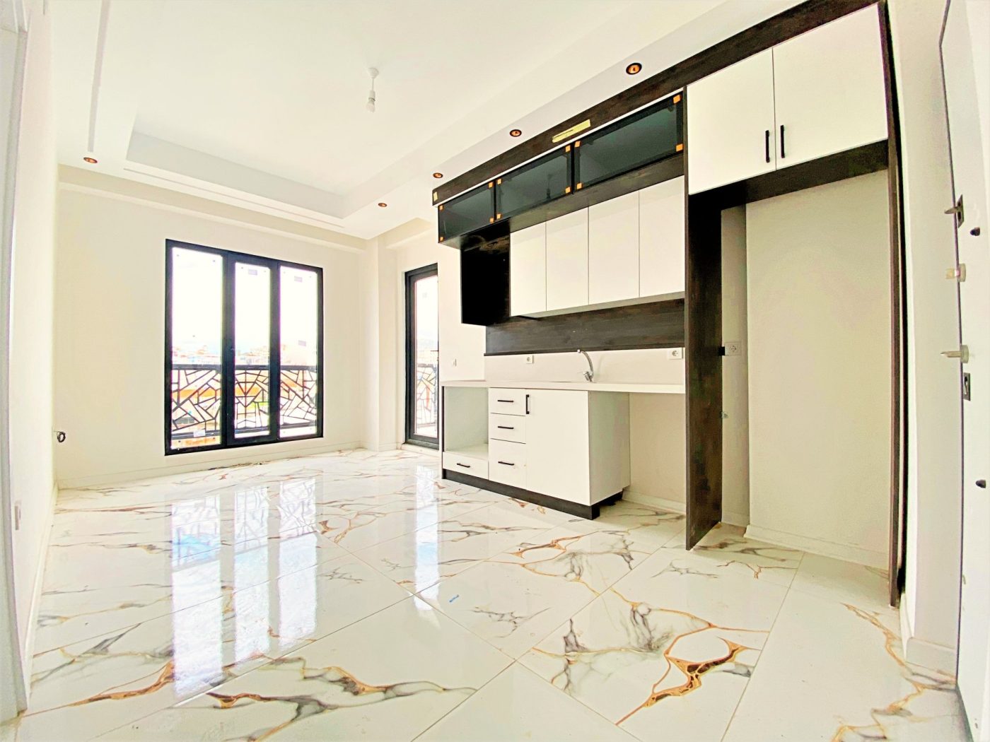 YETKİ GÜLTAŞ EMLAKTAN KADIKÖYDE SATILIK YENİ BİNADA 1+1 YATIRIM FIRSATI