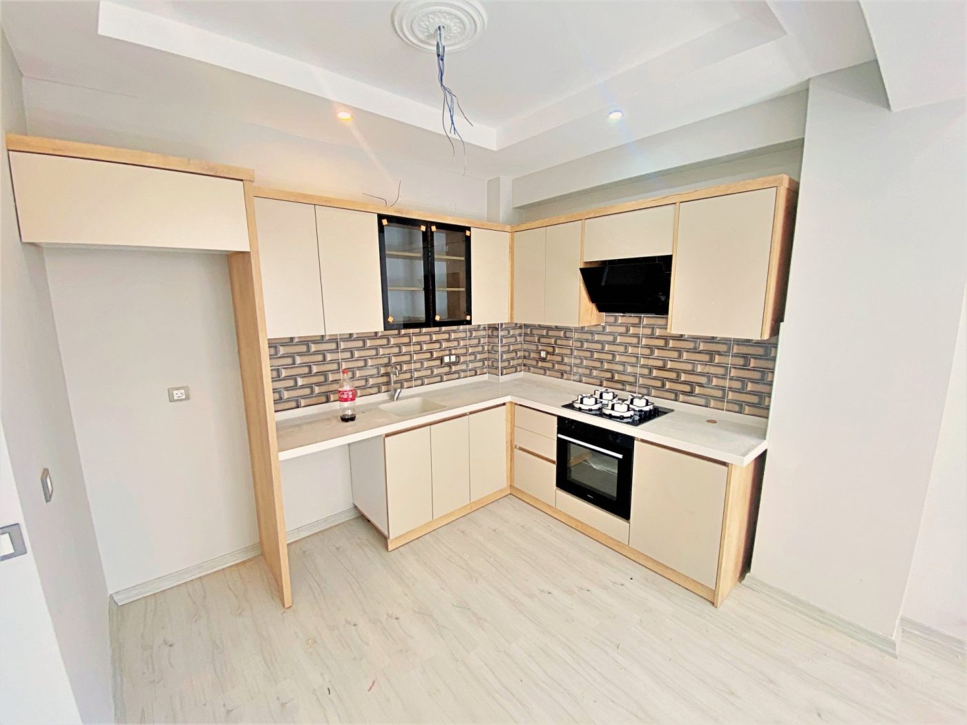 EDREMİT’TE GÜLTAŞ EMLAKTAN SATILIK 1+1 DAİRE – MODERN VE KULLANIŞLI