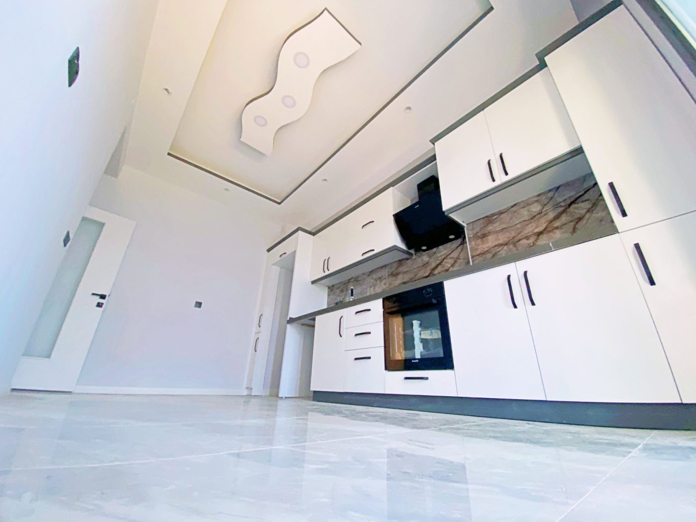 GÜLTAŞ EMLAKTAN ALTINKUMDA SATILIK 2+1 AYRI MUTFAKLI EBEVEYN BANYOLU DAİRE