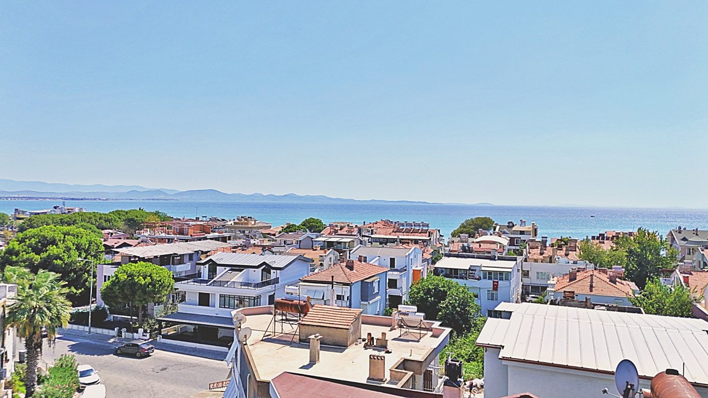 Akçay İkizçayda Gültaş Emlaktan Kiralık Denize Çok Yakın Köşe Dükkan
