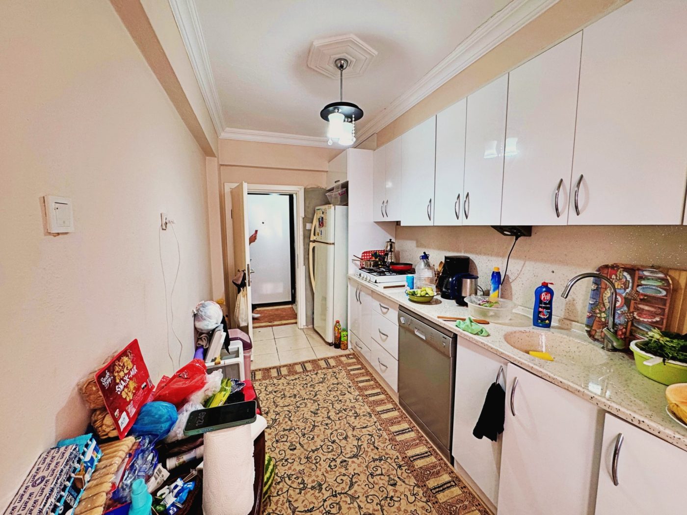 AKÇAY SARIKIZ’DA GÜLTAŞ EMLAKTAN SATILIK GENİŞ 2+1 DAİRE